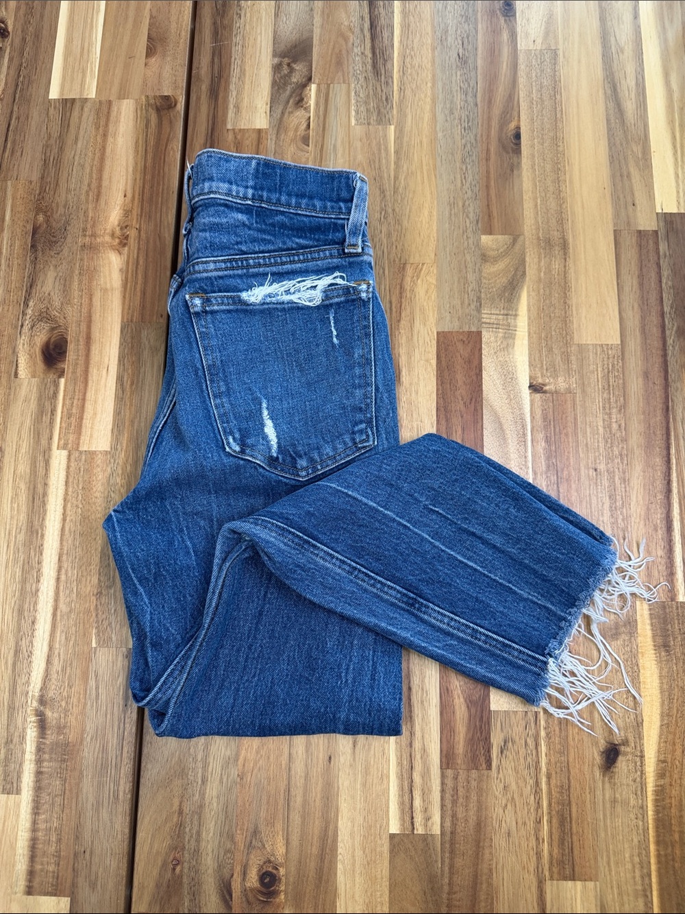 Abercrombie & Fitch High Rise Mom Jeans *Short